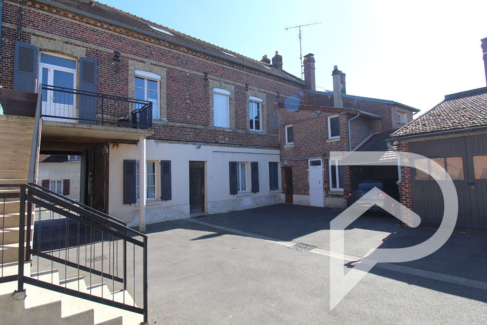 Immeuble Longueil Sainte Marie 304 m2