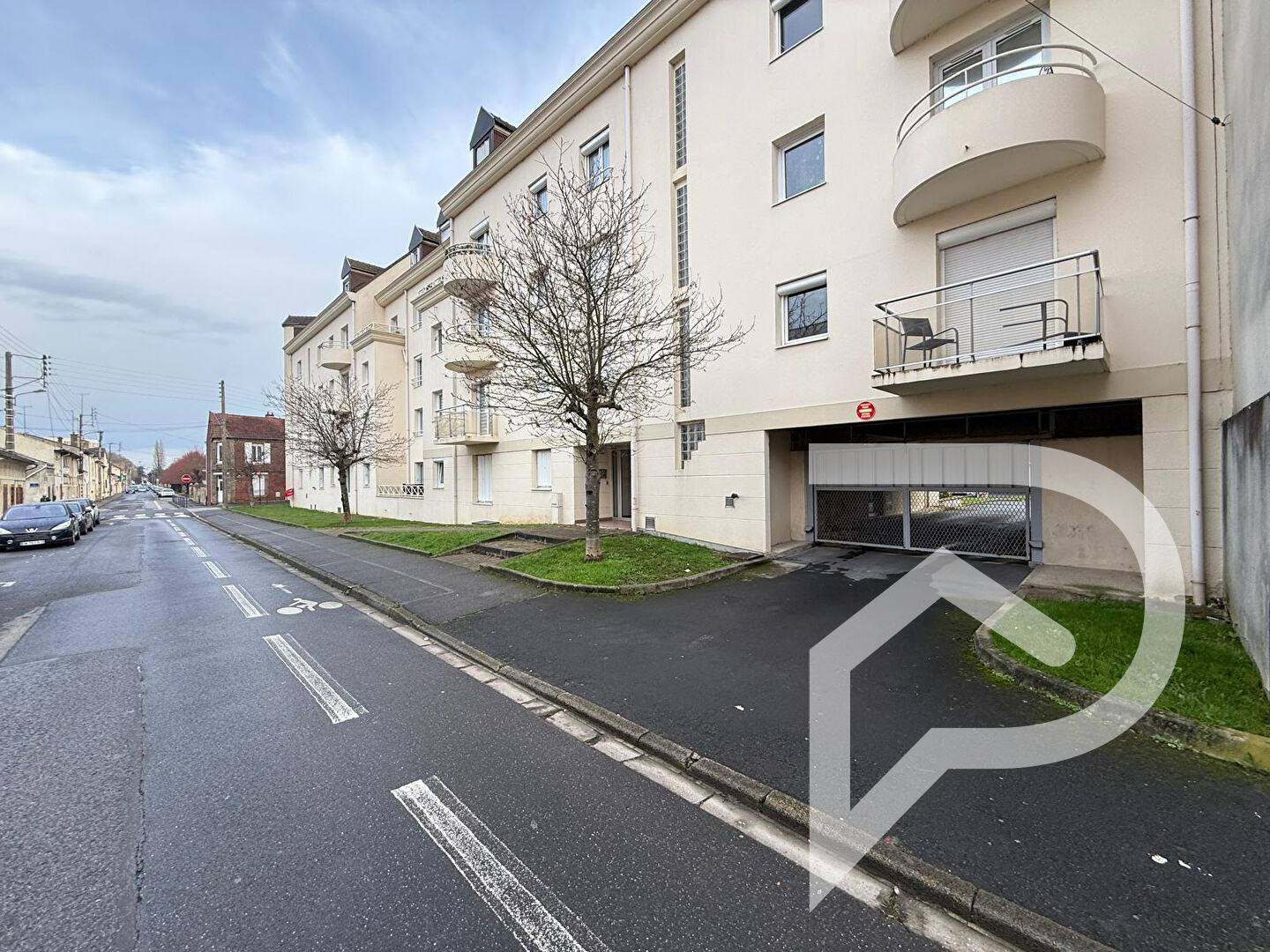 Photo BOX dans résidence sécurisée image 1/3