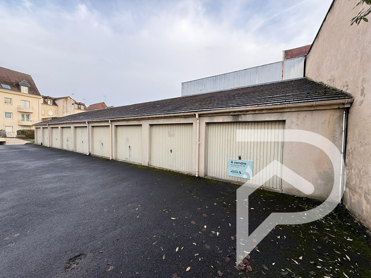 Photo BOX dans résidence sécurisée image 2/3