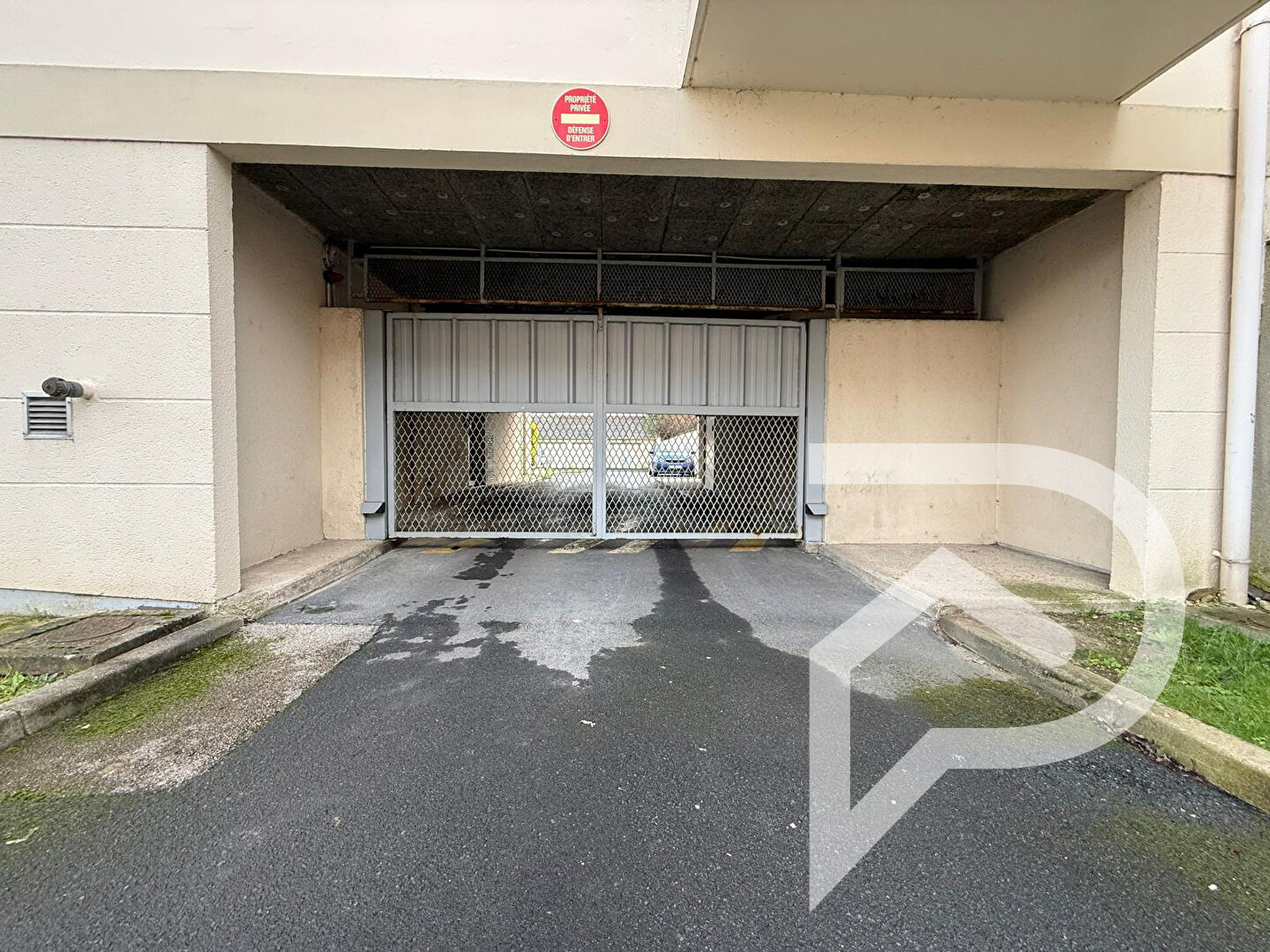 Photo BOX dans résidence sécurisée image 3/3