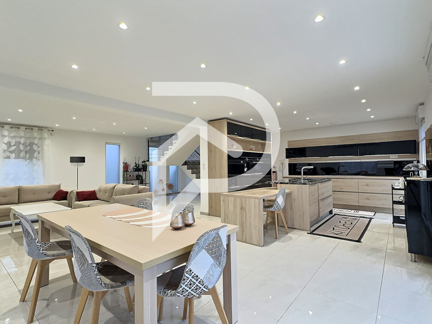 Photo Maison Sundhoffen 6 pièce(s) 174 m2 image 1/6