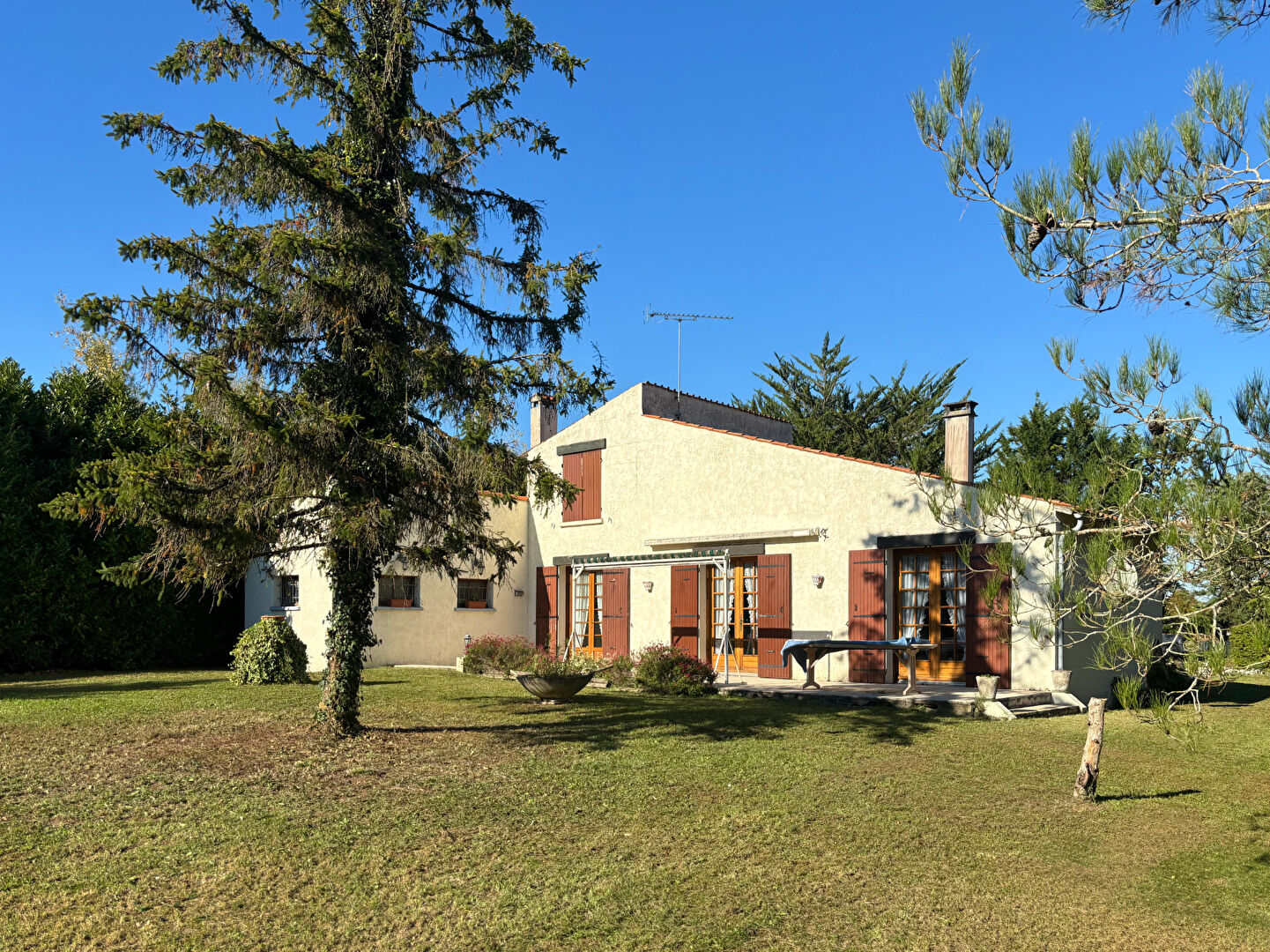 Agence immobilière de Sixième Avenue Rochefort