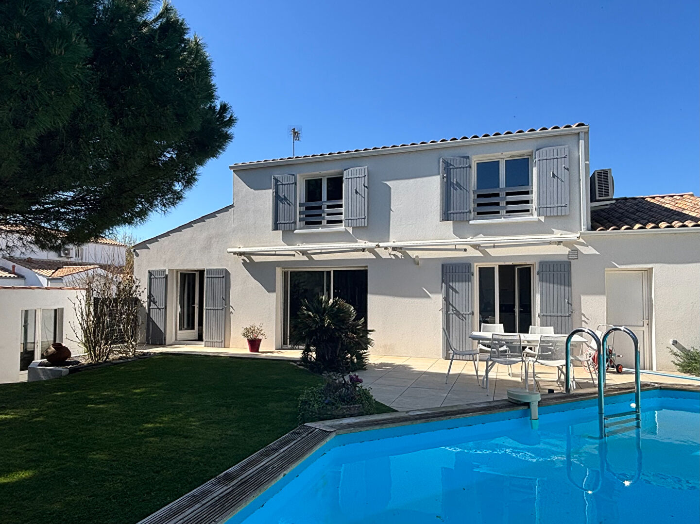 Agence immobilière de Sixième Avenue Rochefort