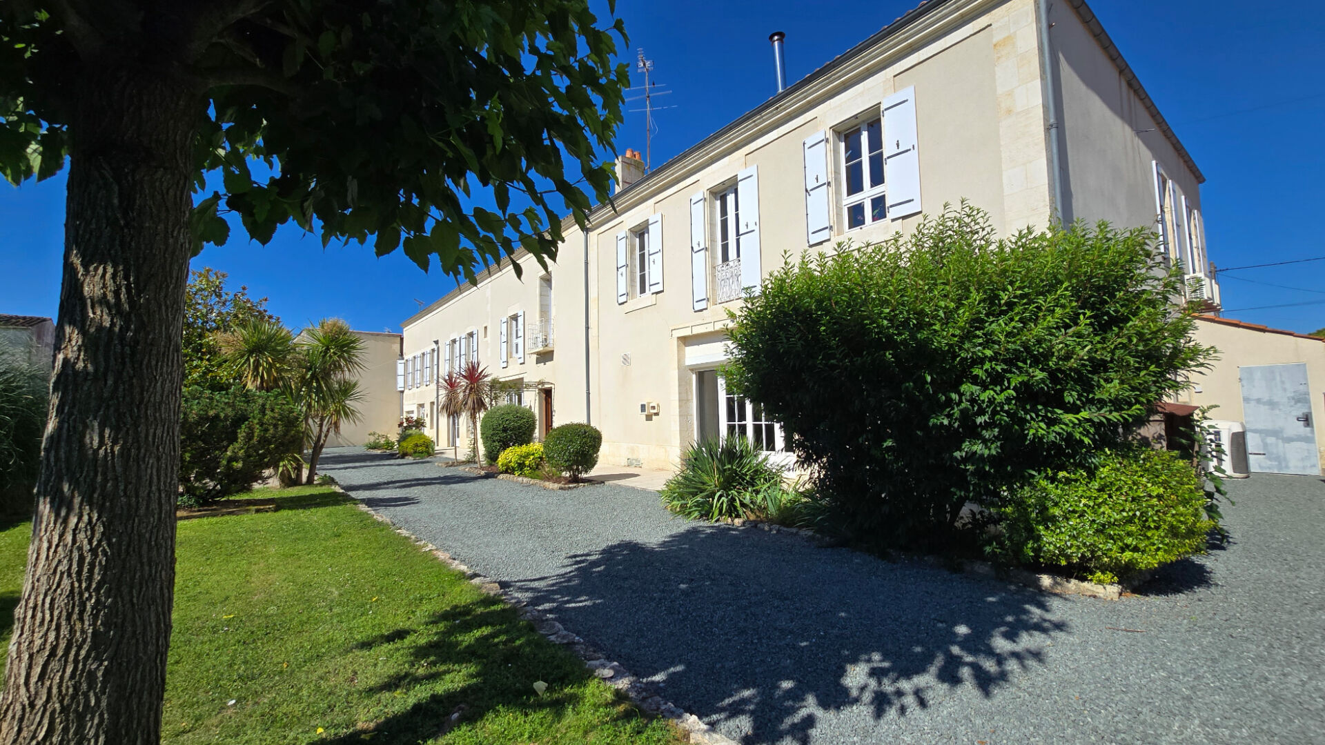 Agence immobilière de Sixième Avenue Rochefort