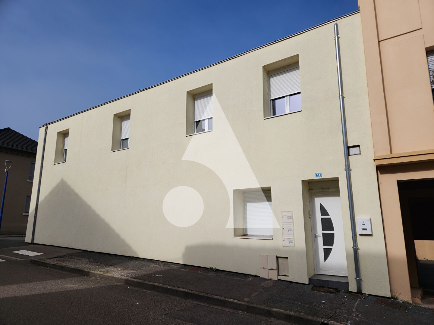 Photo Immeuble de rapport Montceau Les Mines 6 pièces 110.87 m² image 1/6