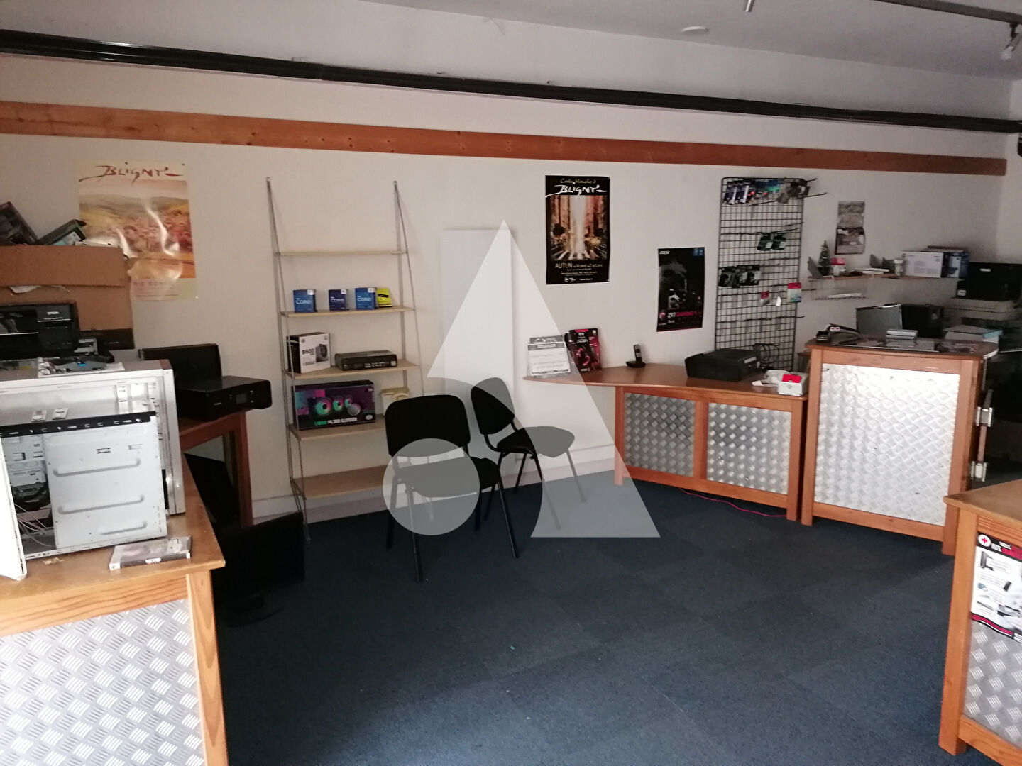 Photo Local commercial + reserve image 3/3