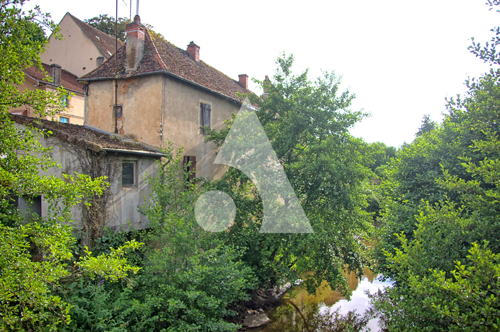 Photo Maison de village - CHAROLLES image 1/6