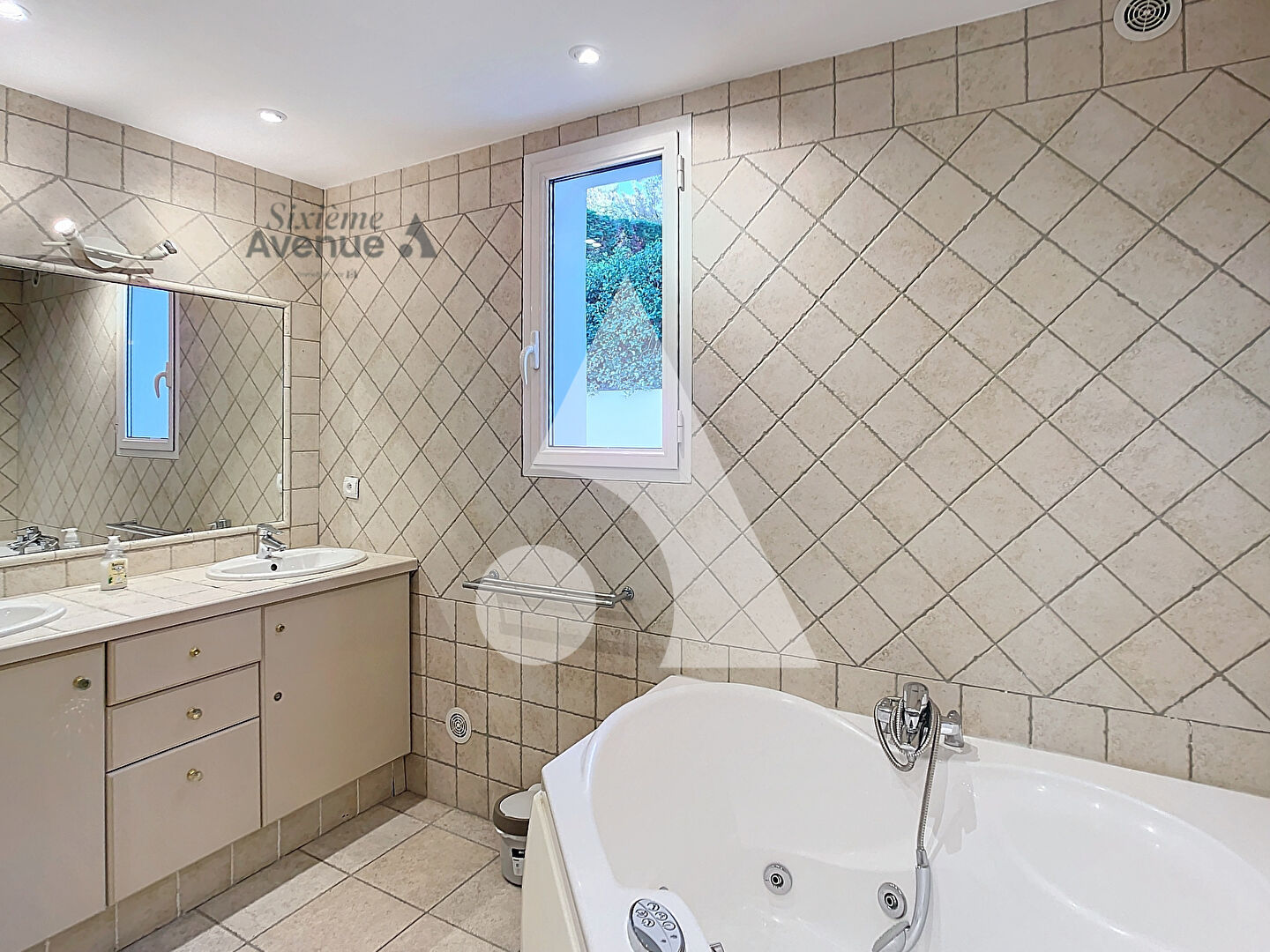 Photo Villa Royal Mougins golf club 7 pièces 247,17 m², piscine, stationnements. image 4/6