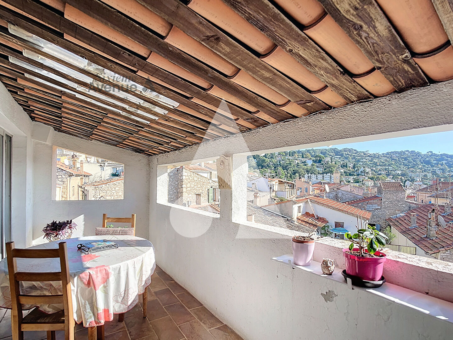 3 pièces au coeur du vieux Cannet 75.34 m² aperçu mer