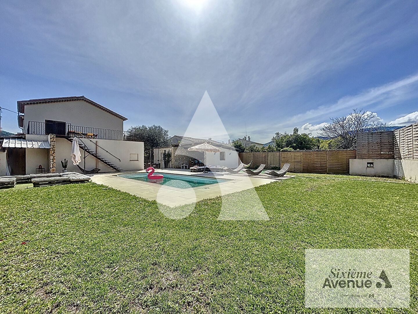 Photo Maison de 215m2 au calme absolu avec jardin et piscine image 3/6