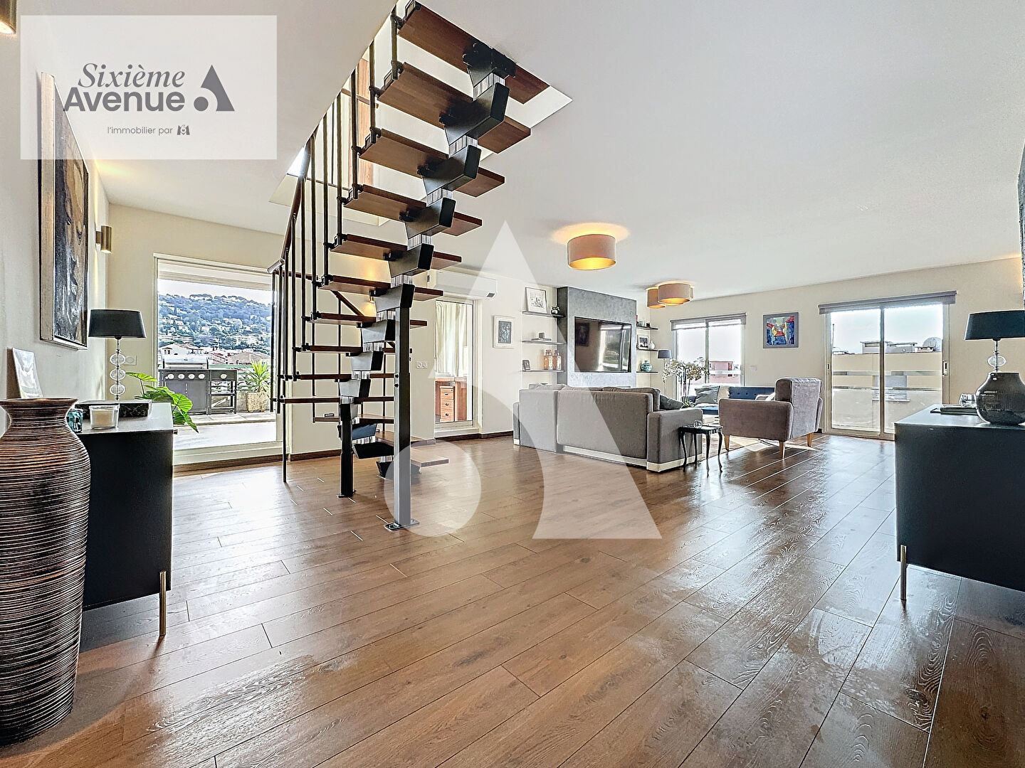 Photo PENTHOUSE LOFT 192 m² + 140 m² terrasse + piscine / sauna image 2/6