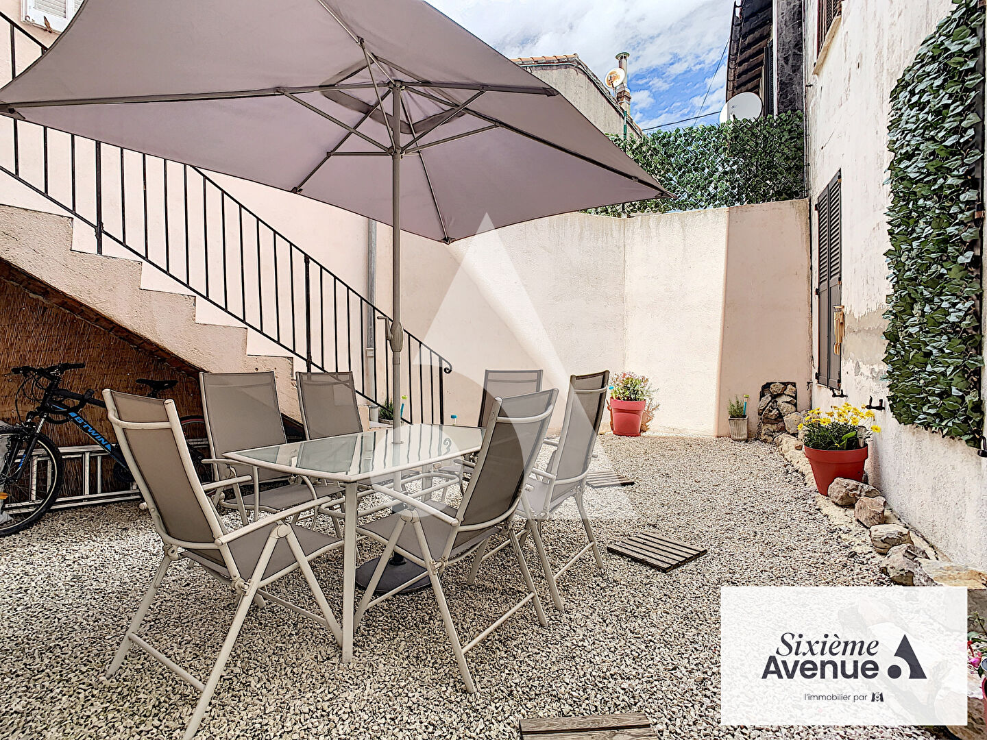 Appartement Cannes La Bocca 1 pièce(s) 20.05 m2 - COUR DE 35m² - TERRASSE 7m² - GRAND LOCAL CAVE