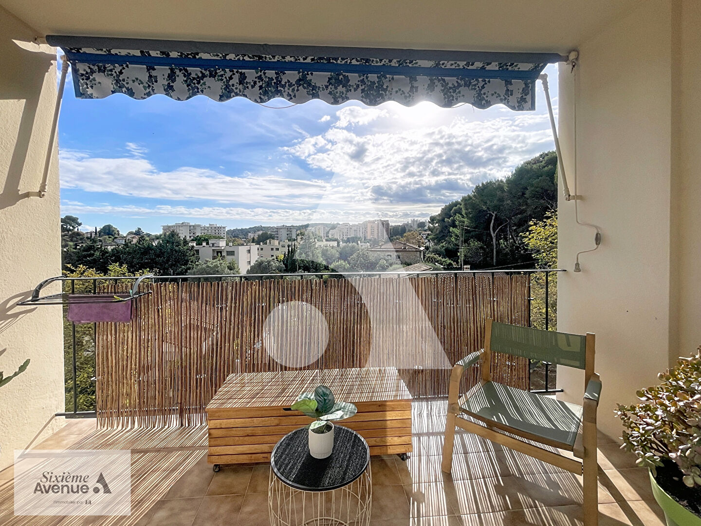 Appartement Le Cannet 4P en dernier étage de 85.32 m² - parking - cave.