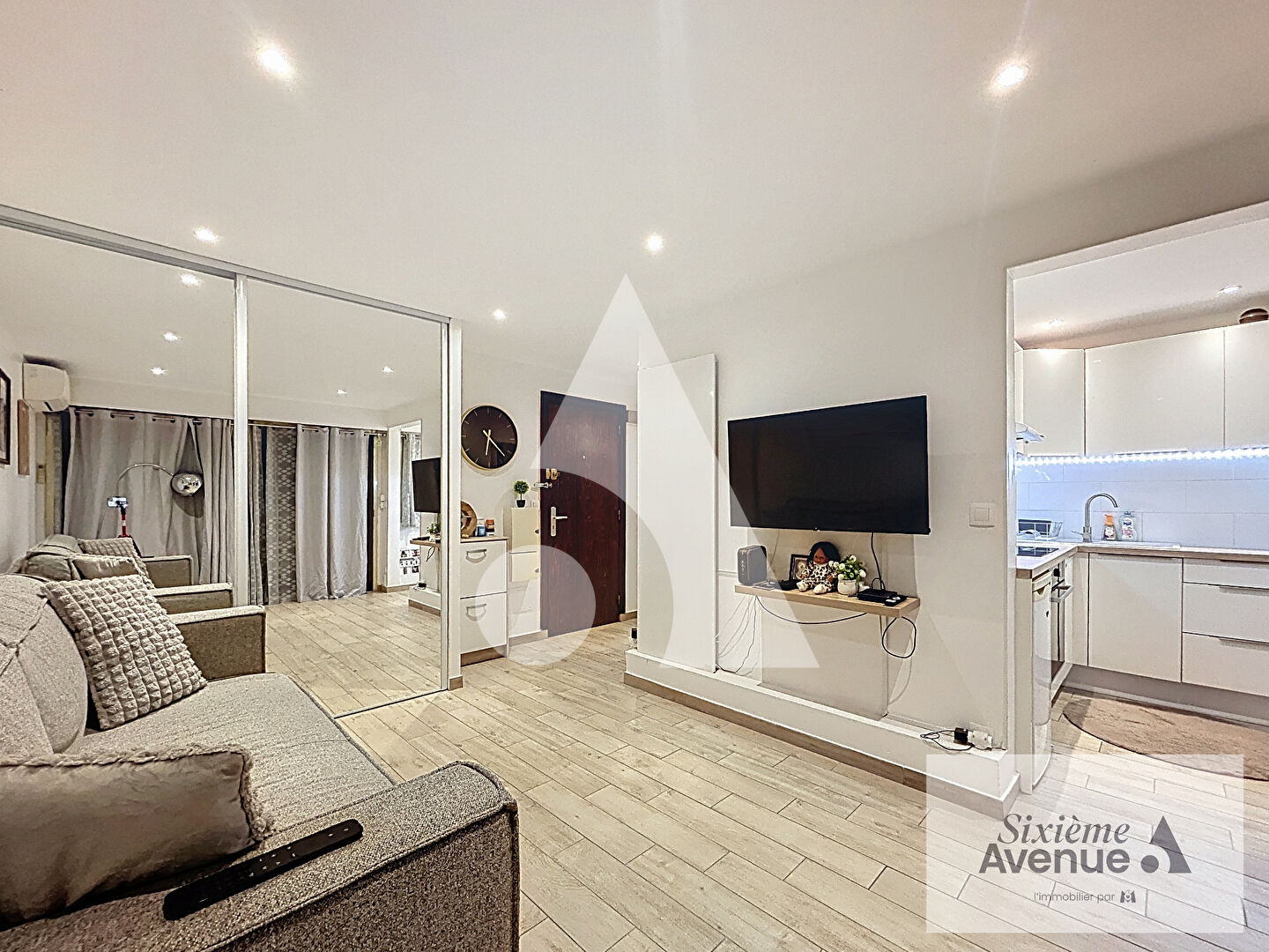 Photo Studio 23 m²  Centre ville proche de la mer + Parking + cave PROCHE DE LA MER image 2/5