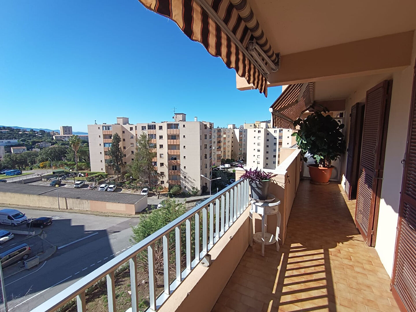 Photo À Vendre Appartement 97 m² avec Terrasse et Vue Dégagée image 3/6