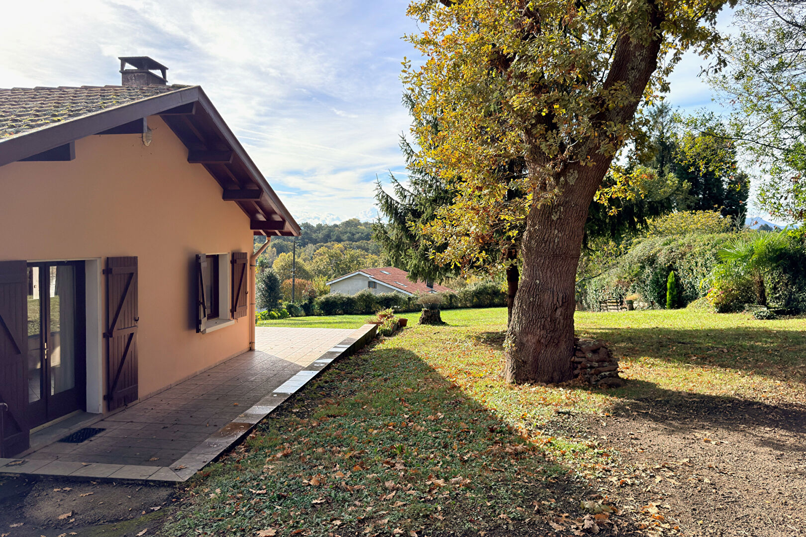 Photo Maison T4 120 m2 + dépendance de 47 m2 et garage, sur grande parcelle arborée. image 2/6