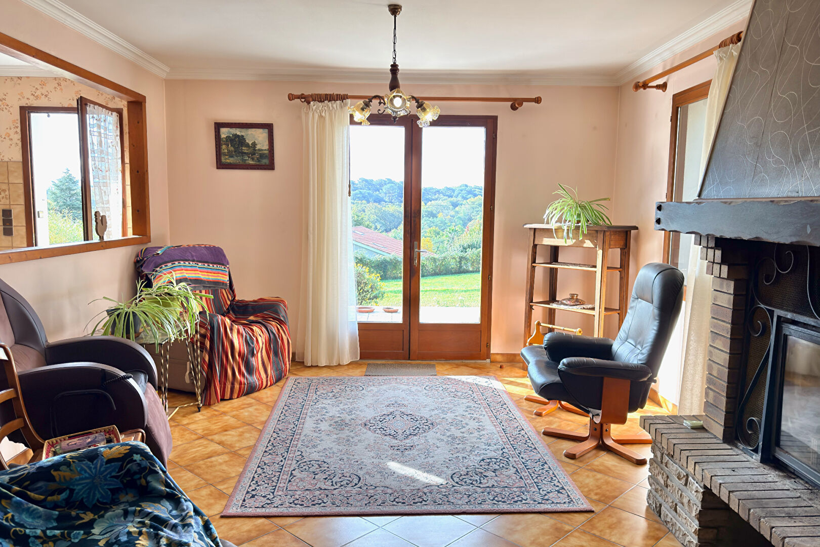 Photo Maison T4 120 m2 + dépendance de 47 m2 et garage, sur grande parcelle arborée. image 4/6