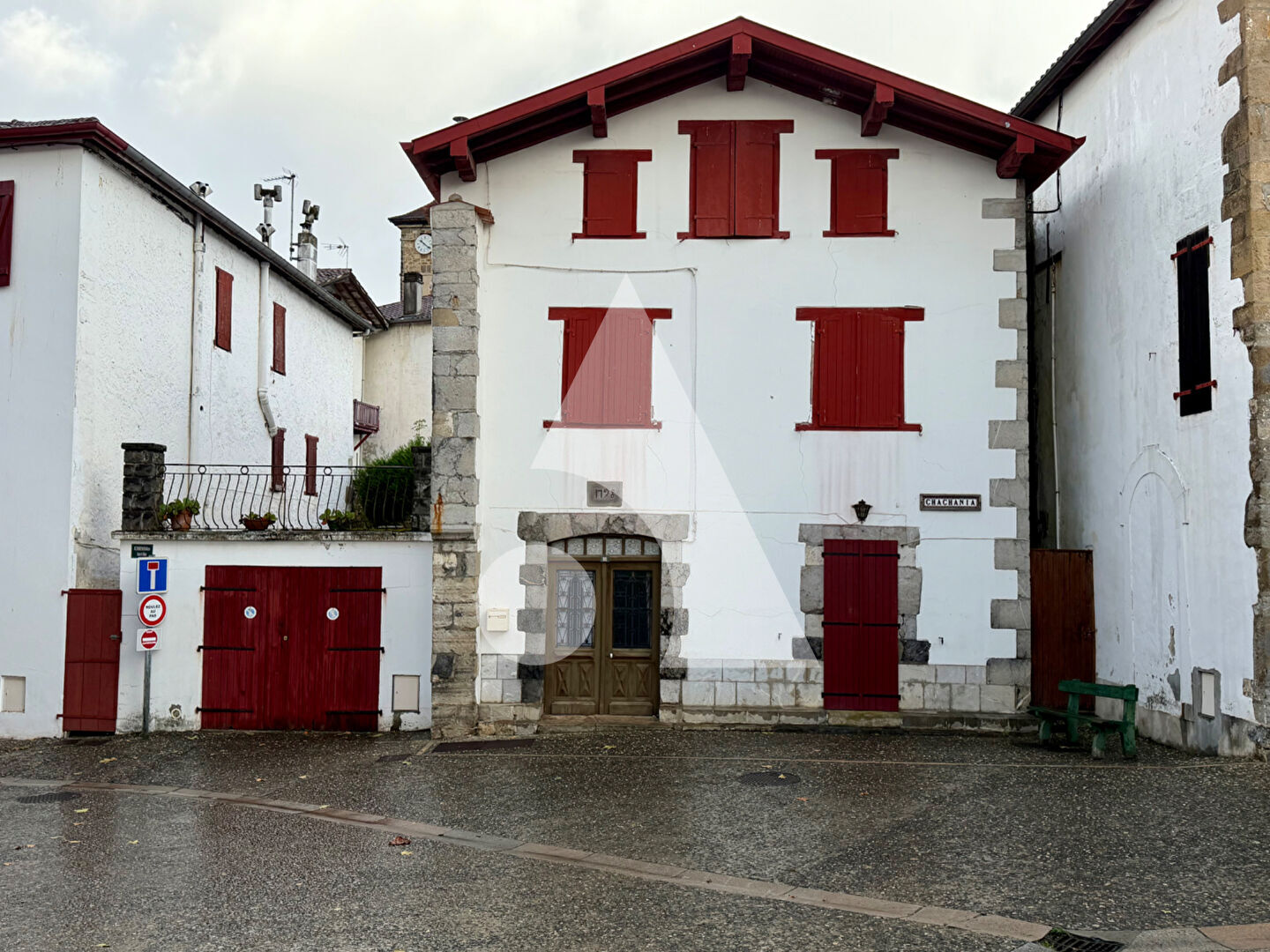 Maison de caractère de 257m2 au coeur d'Espelette à rénover