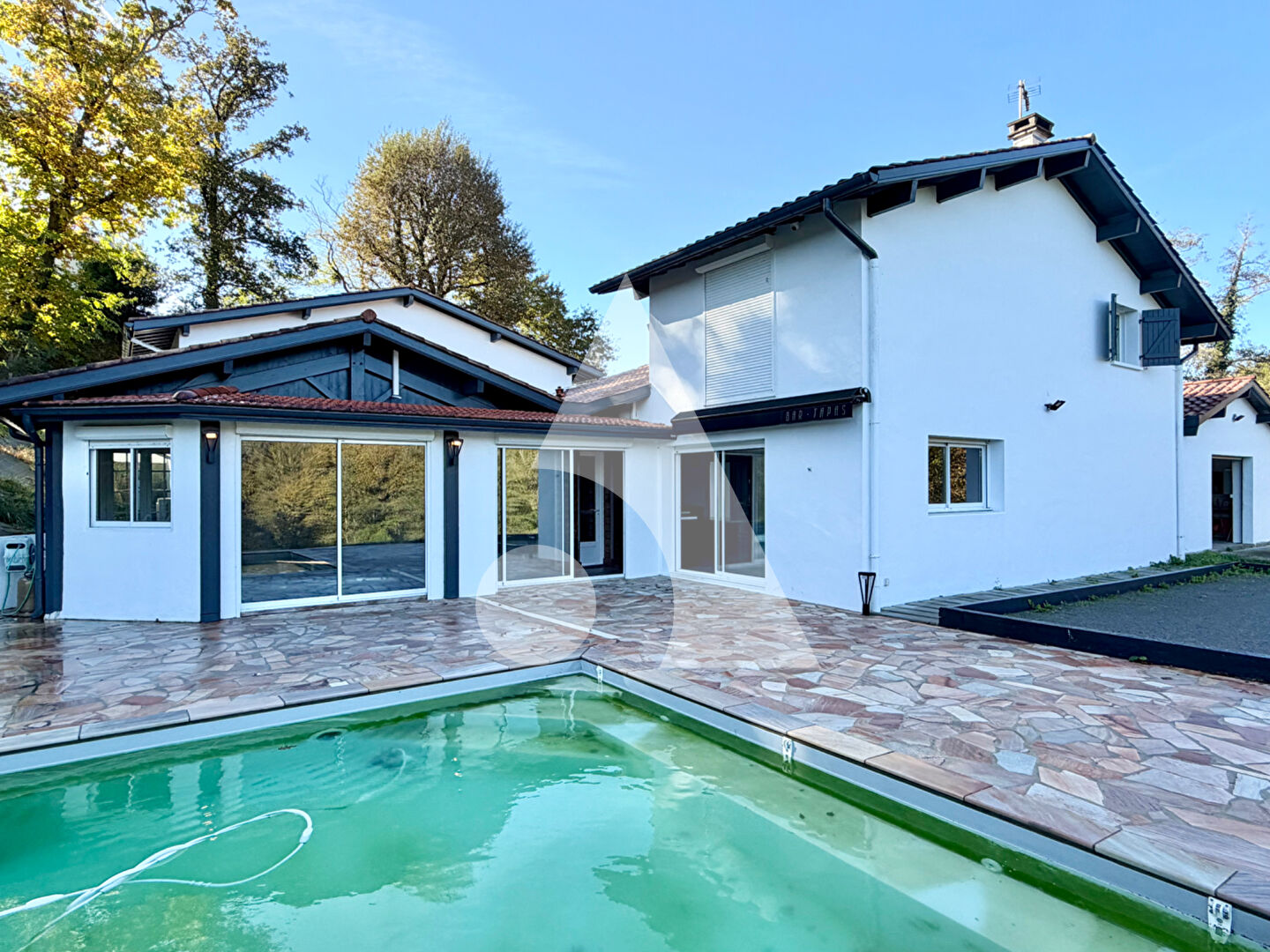 Maison Urcuit 8 pièces 273 m2