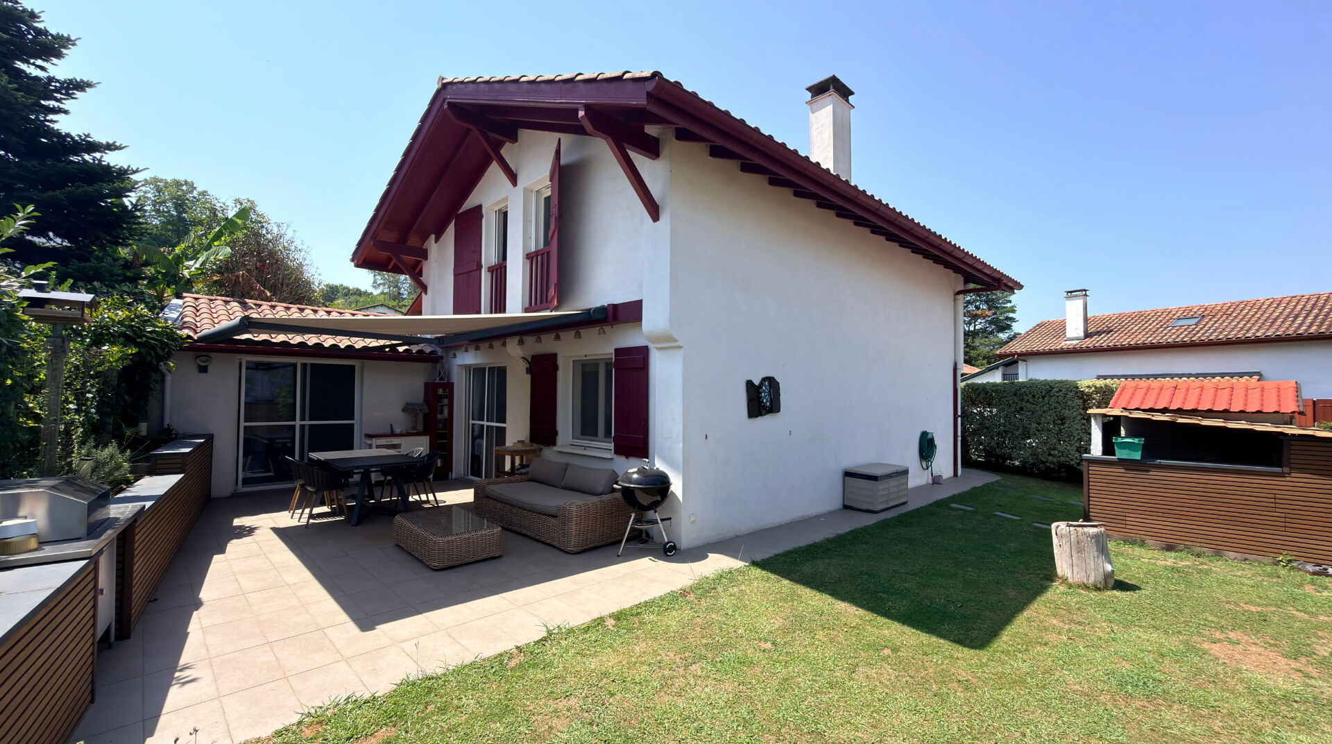 USTARITZ CENTRE, MAISON FAMILIALE DE 103 m² (au sol 115m²) AVEC GARAGE
