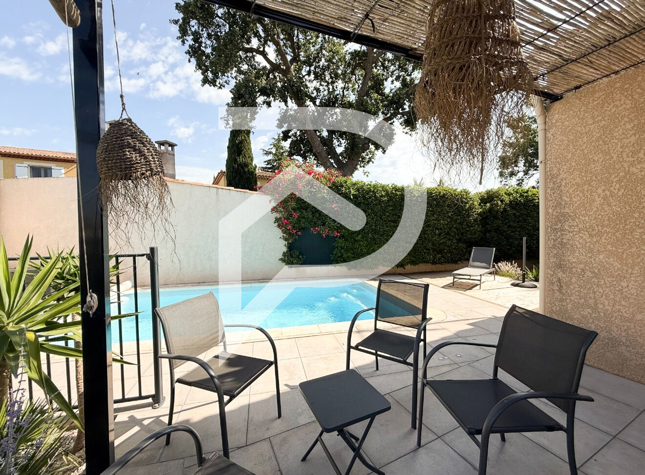 Photo CHARMANT PLAIN-PIED - QUARTIER PRISÉ - PISCINE & TERRAIN DE BOULES - ISTRES image 1/6