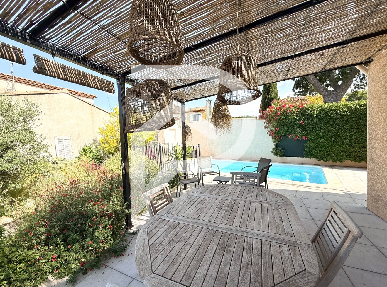 Photo CHARMANT PLAIN-PIED - QUARTIER PRISÉ - PISCINE & TERRAIN DE BOULES - ISTRES image 2/6