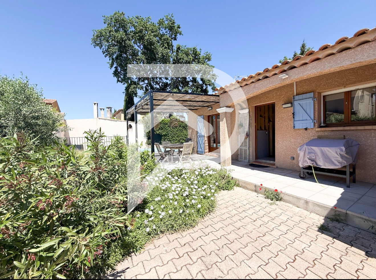 Photo CHARMANT PLAIN-PIED - QUARTIER PRISÉ - PISCINE & TERRAIN DE BOULES - ISTRES image 3/6