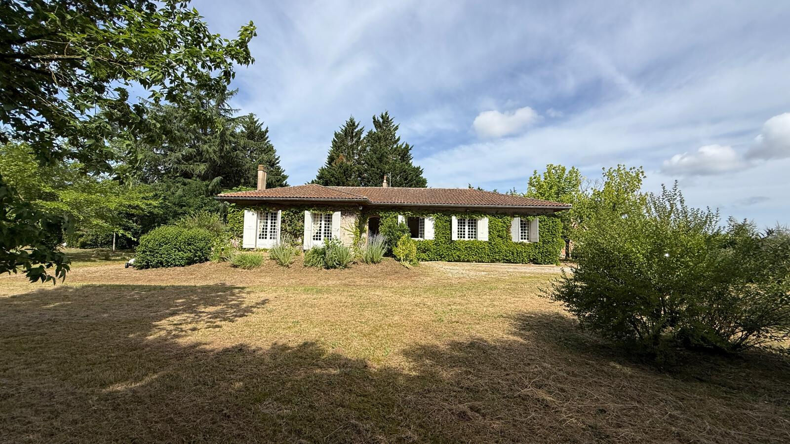 Maison Arveyres 10 pièces 250 m2