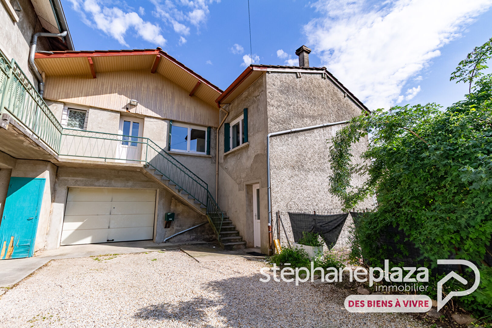 Maison de village de 85m² avec garage de 44m² au centre de Chalamont