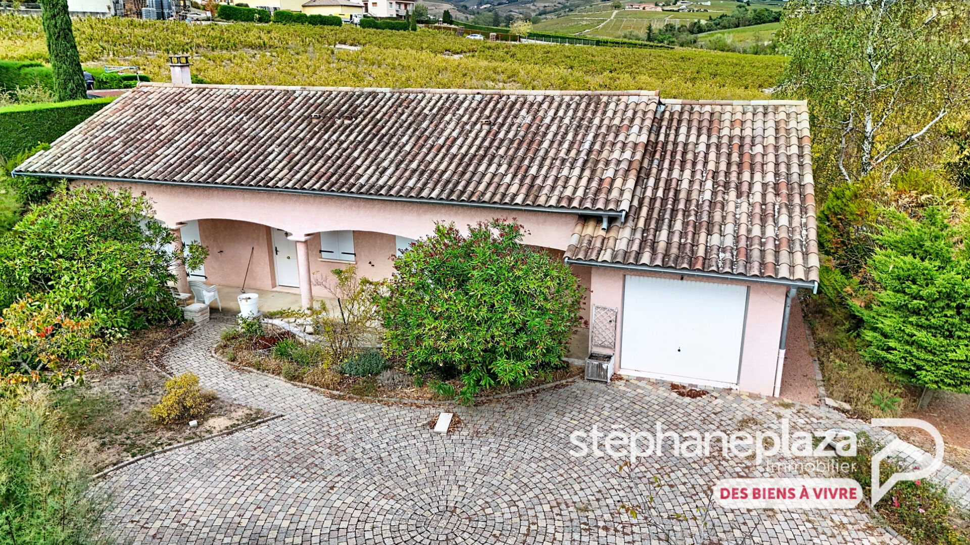 Maison de plain-pied avec superbe vue sur les vignes
