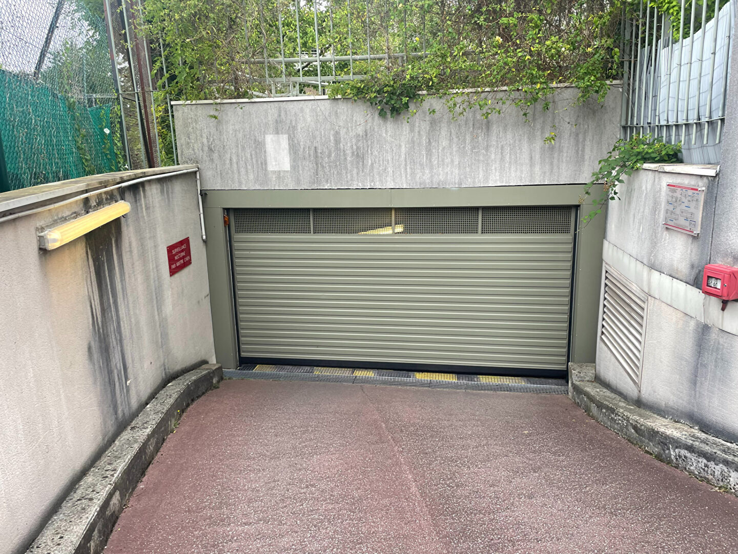 Photo Parking sous terrain dans une résidence sécurisée image 3/4