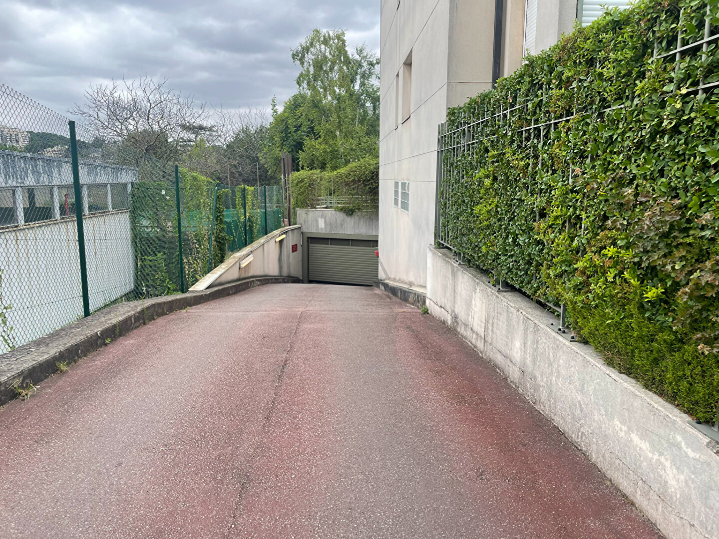 Photo Parking sous terrain dans une résidence sécurisée image 4/4