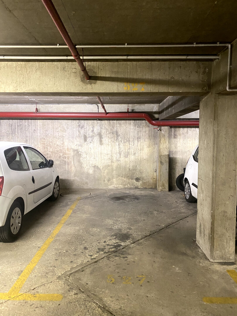 Photo Parking / box Paris 11 m2 image 2/4