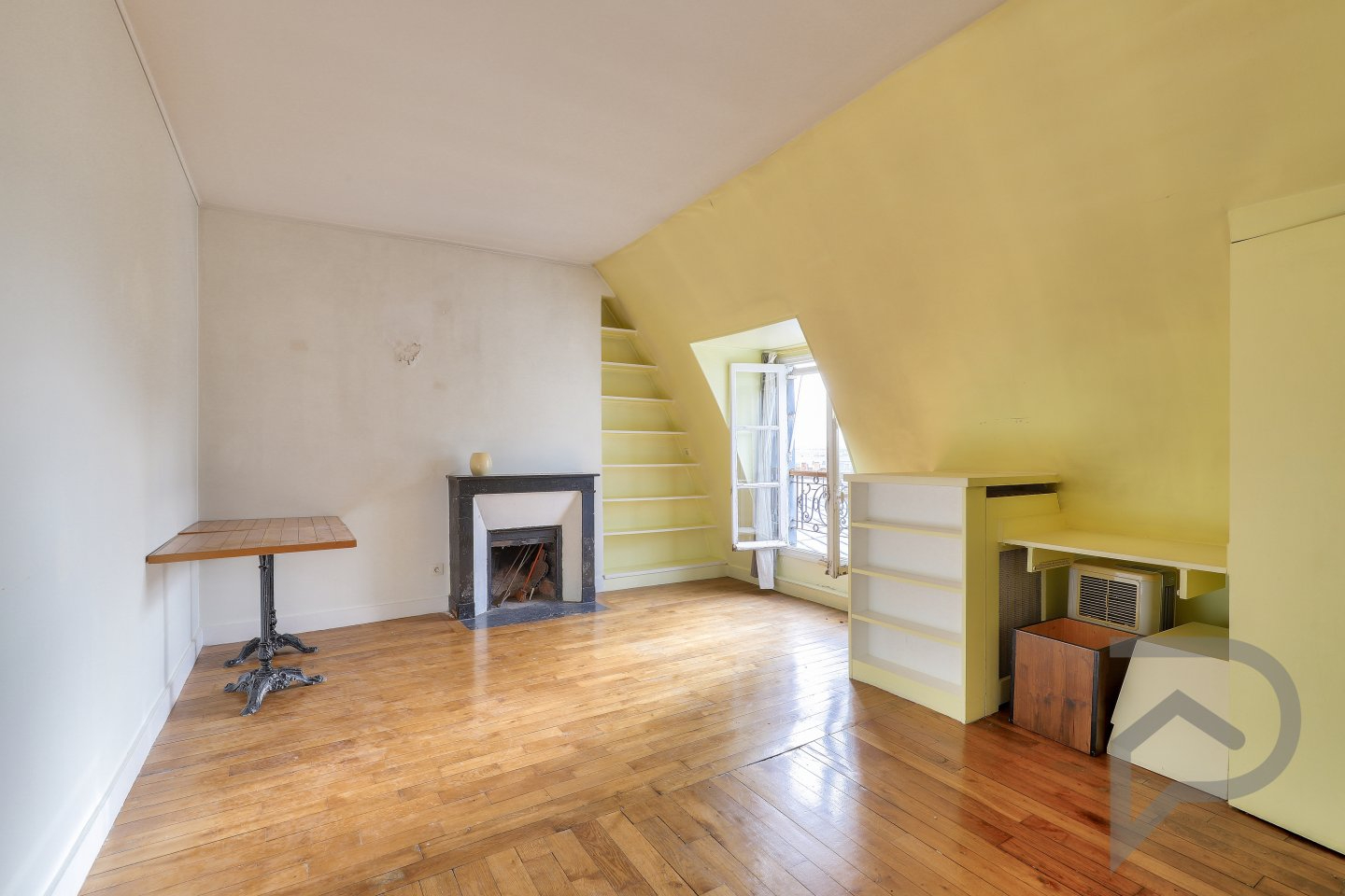 Photo Paris V - Place Monge - Studio 27m2 lumineux dernier étage image 2/6