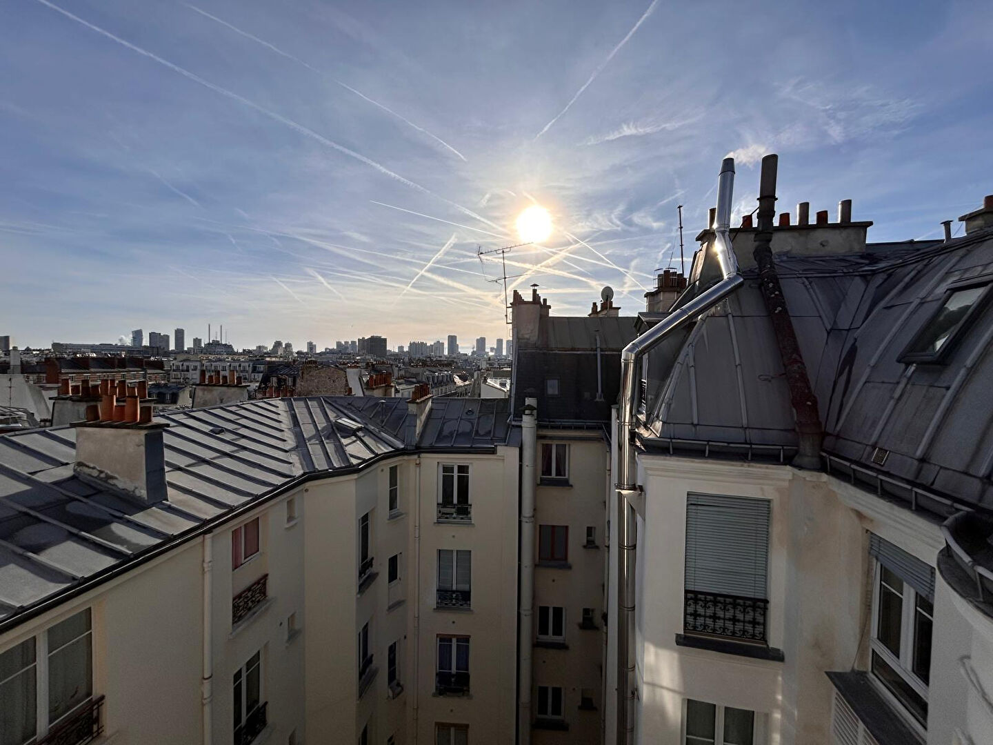 Photo Paris V - Place Monge - Studio 27m2 lumineux dernier étage image 6/6