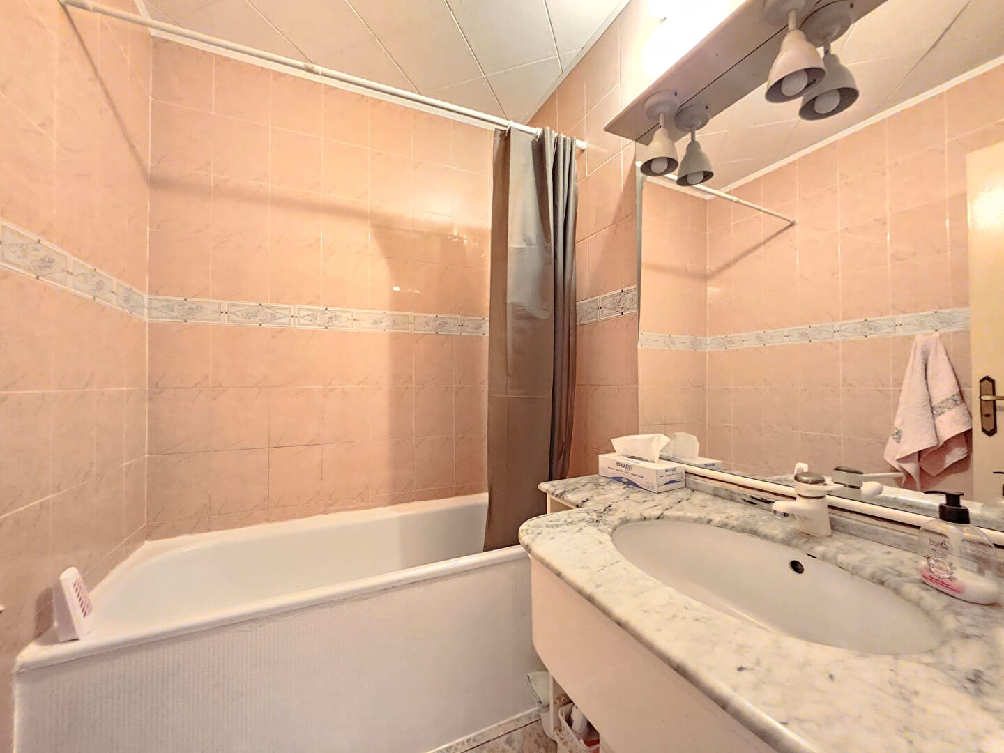 En exclusivité - Appartement T3 lumineux avec balcon et cave -  Rillieux-la-Pape