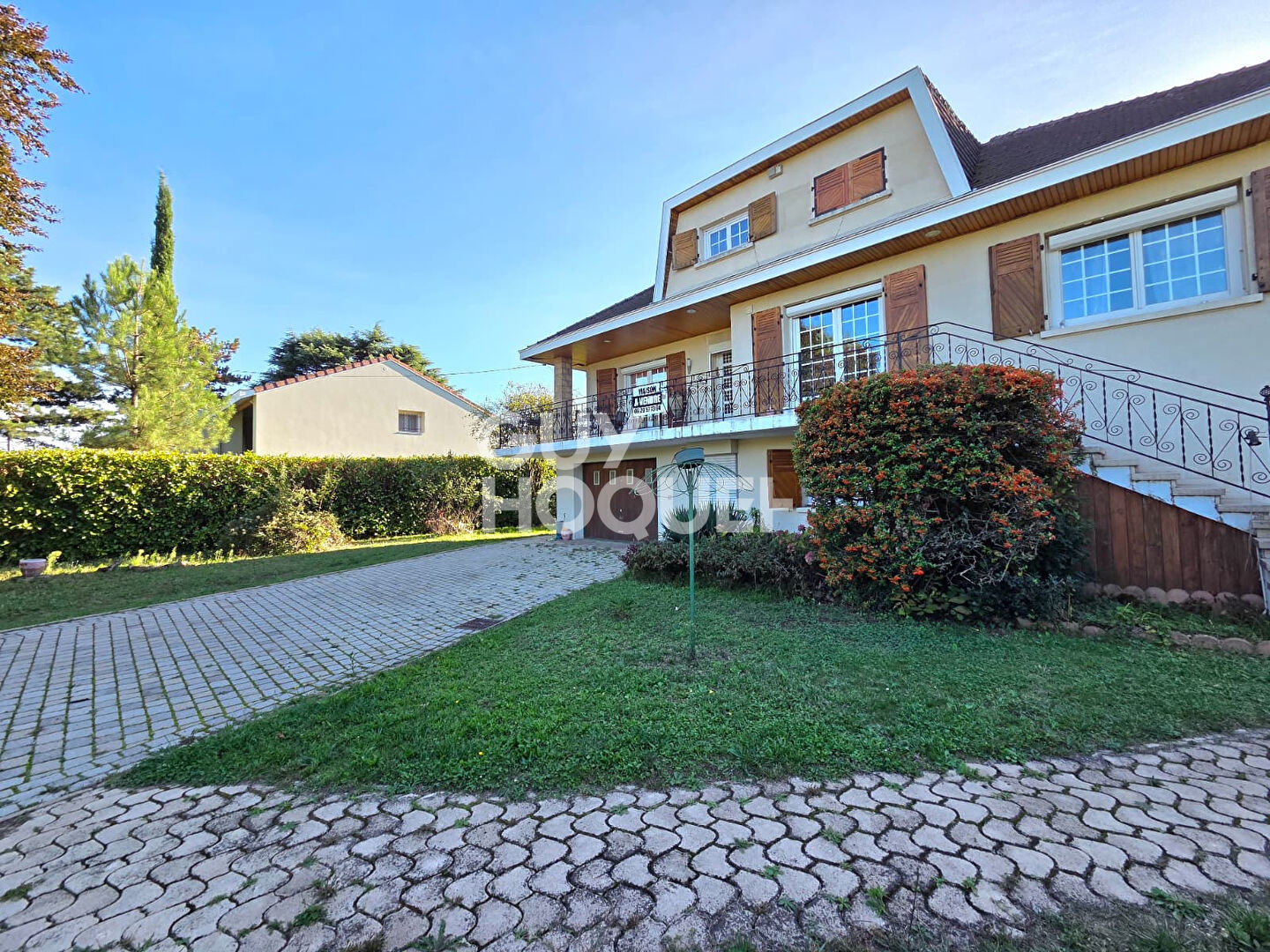 Maison d'exception au coeur de Crépieux-la-Pape