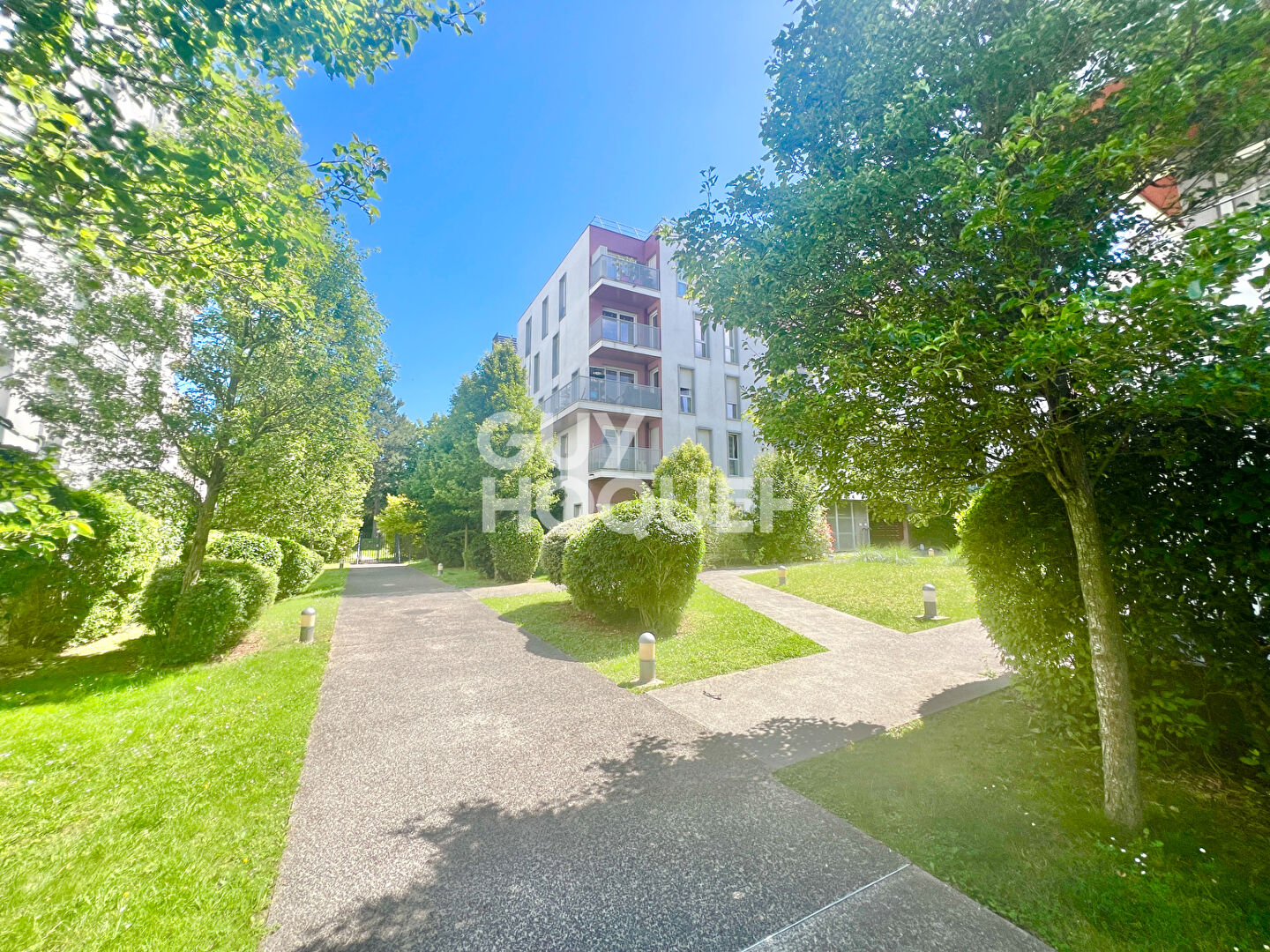 Appartement 5 pièces à vendre en face du parc Ampère