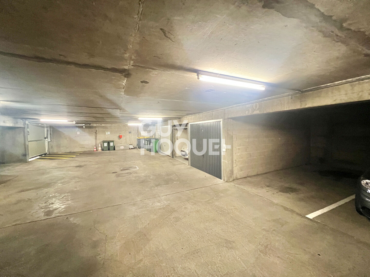 PARKING en sous-sol avec accès sécurisé