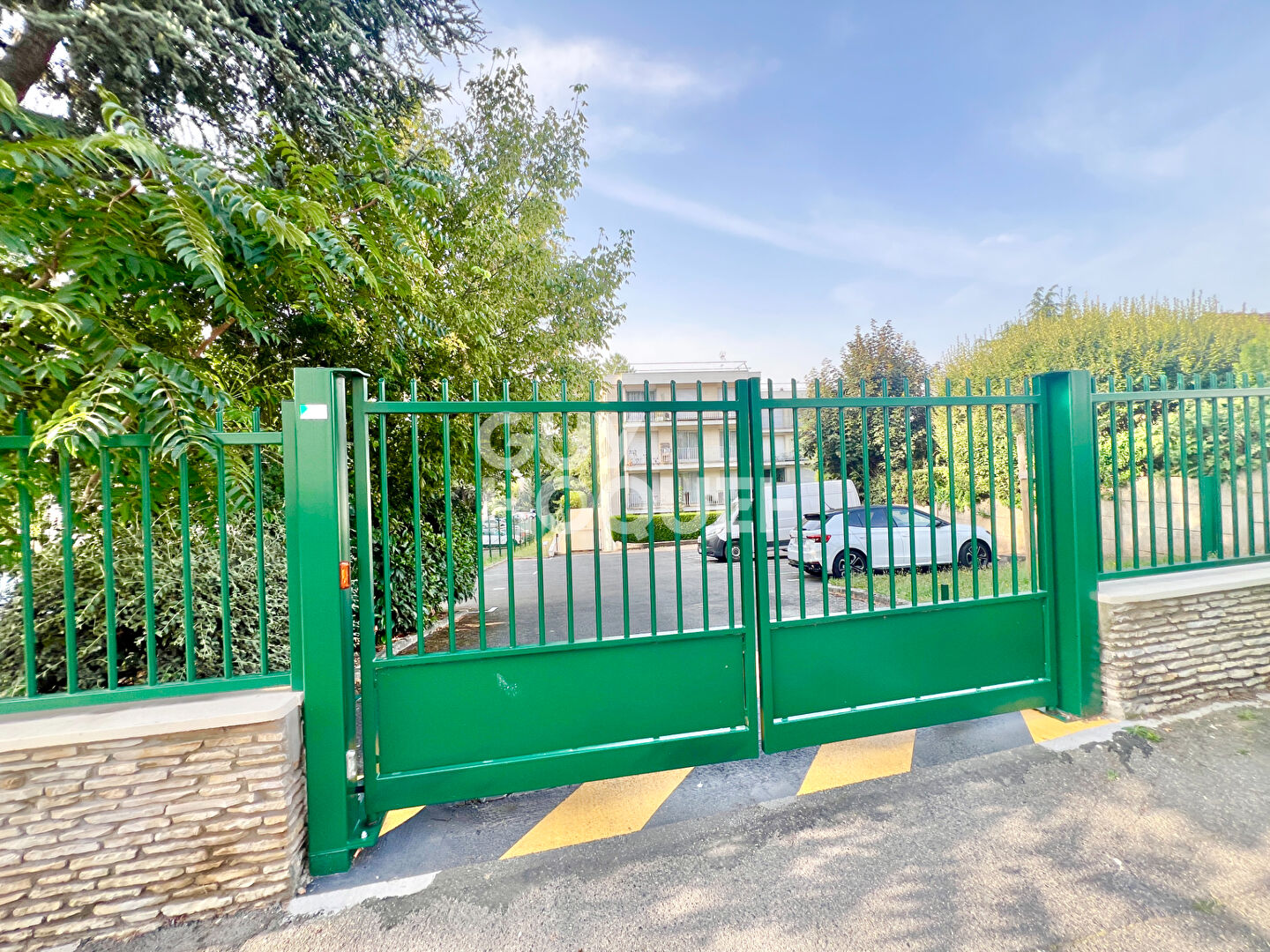 PARKING en sous-sol avec accès sécurisé