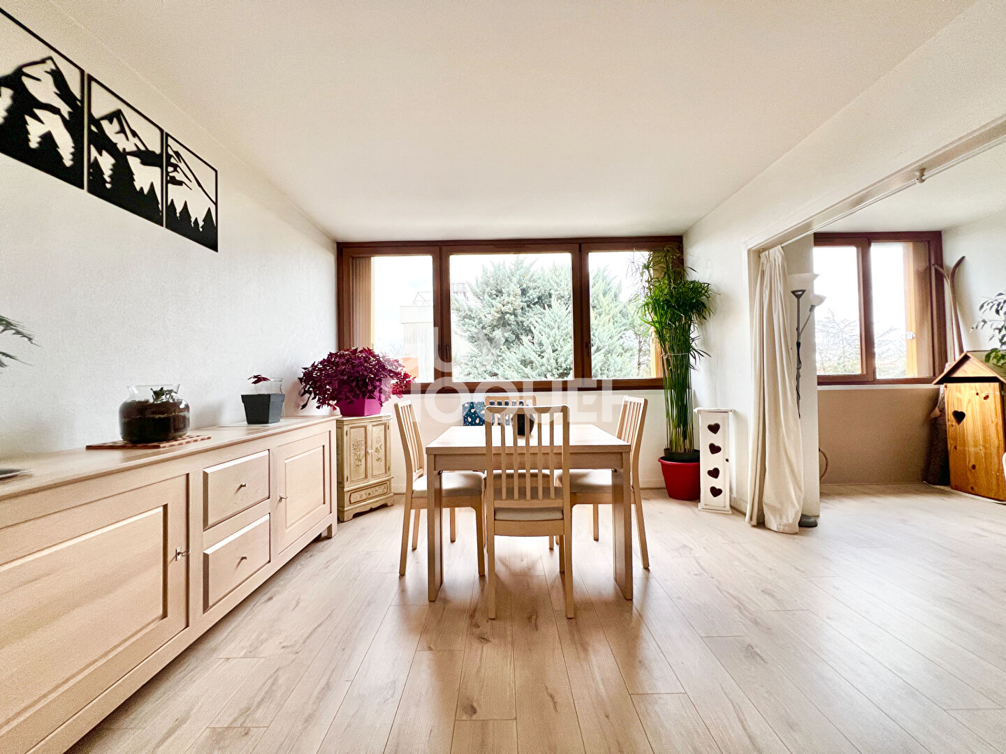 CENTRE-VILLE //APPARTEMENT 4 PIÈCES AU CALME