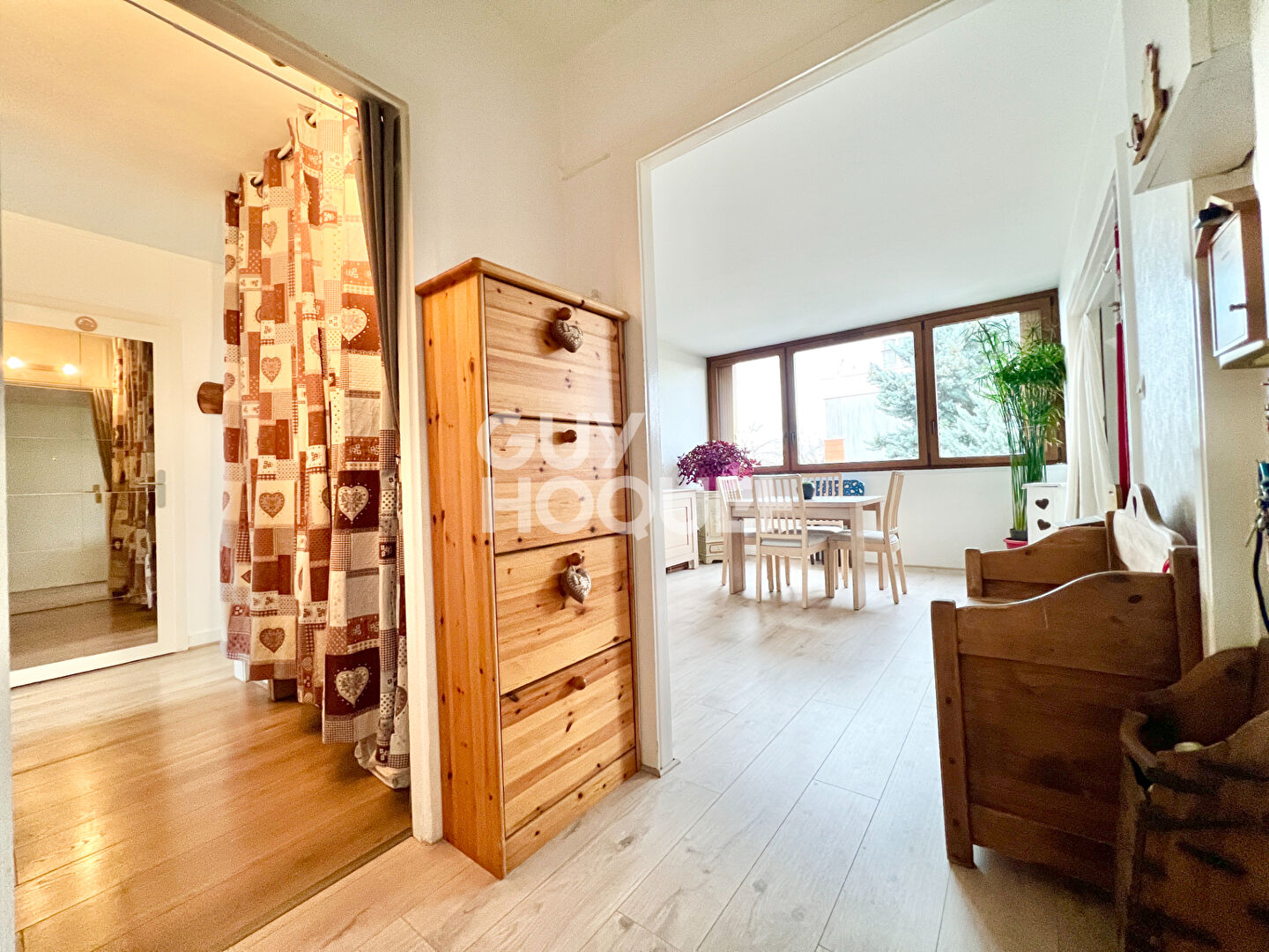 CENTRE-VILLE //APPARTEMENT 4 PIÈCES AU CALME