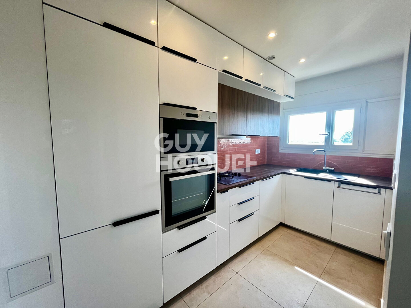 SUPERBE T2 DE 46M2 MEUBLE