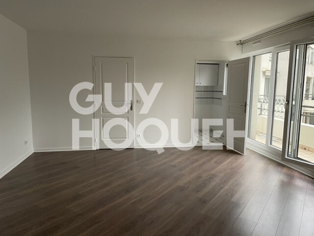 Grand studio avec balcon