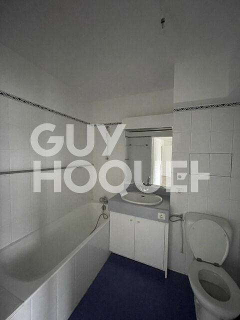 Grand studio avec balcon