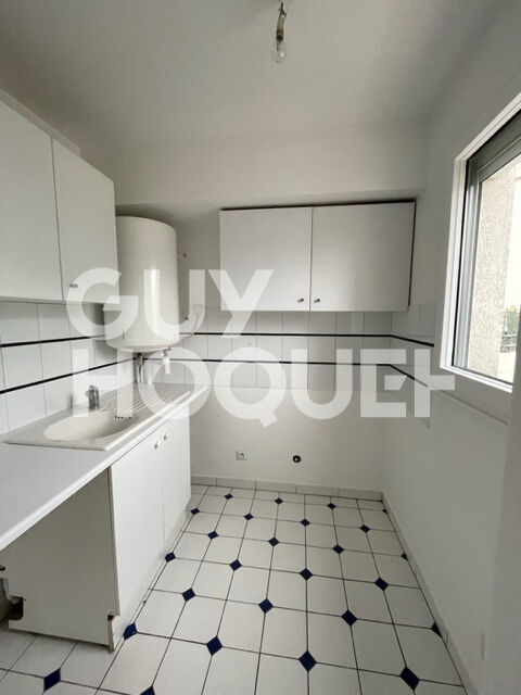 Grand studio avec balcon