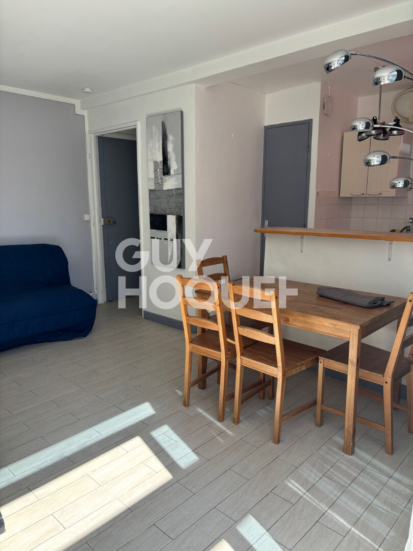 2 PIECES DERNIER ETAGE PROCHE METRO/PORTE DE VERSAILLES