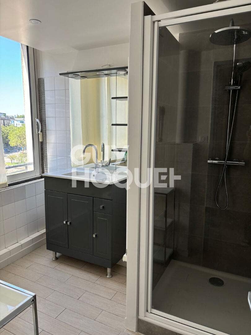 2 PIECES DERNIER ETAGE PROCHE METRO/PORTE DE VERSAILLES