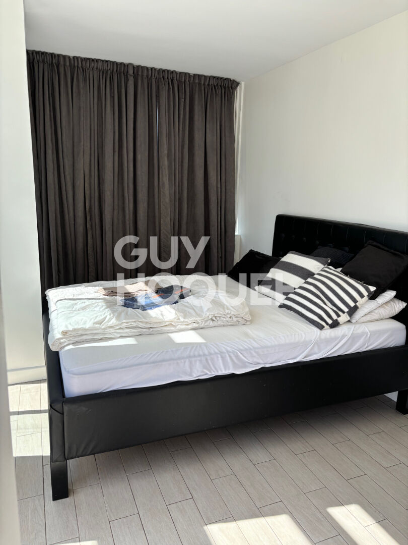 2 PIECES DERNIER ETAGE PROCHE METRO/PORTE DE VERSAILLES