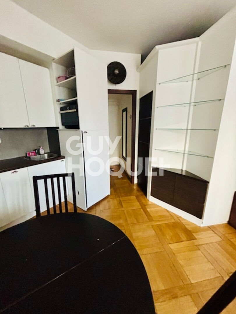 STUDIO MEUBLE PROCHE METRO-GARE-COMMERCES